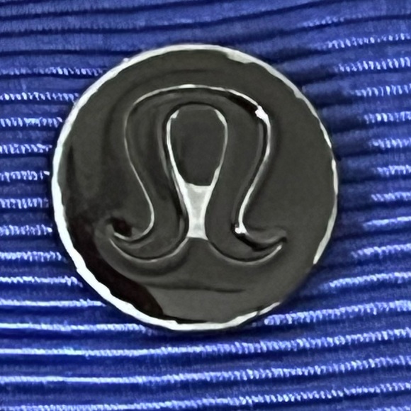 EUC Lululemon Vinyasa Infinity Button Snap Wrap Scarf in Blue and Gray Striped - Picture 16 of 16